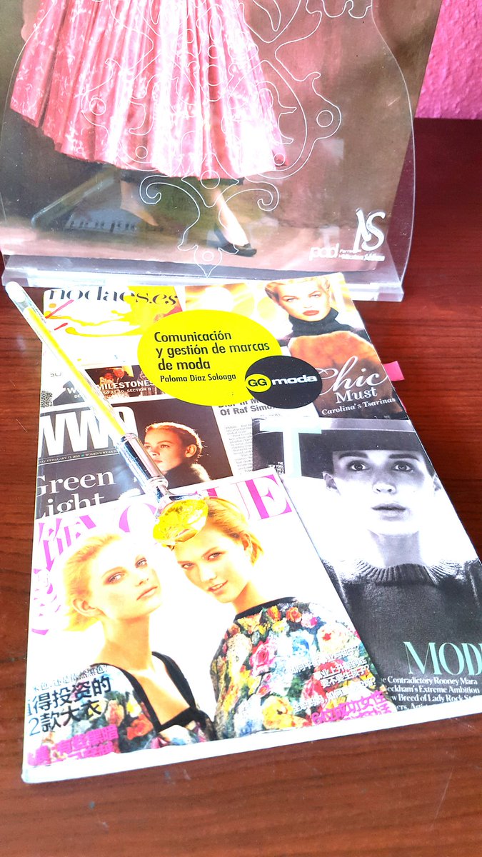 MiroslavaES's tweet photo. #Leyendo este libro 100% recomendable  💖!!!!
Hacer crecer más mi marca @DominaStyle  😍😍
#AprendeyEmprende #fashion https://t.co/vcCYEnhRiA