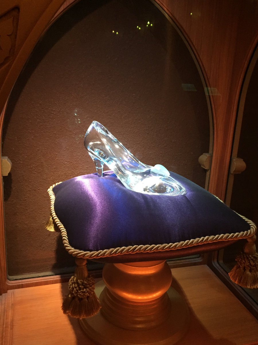 HSHSTheatre's tweet photo. Hear ye!Hear ye!The Prince intends to search until he finds the girl..A shoe to fit a queen! https://t.co/lpZLpYUaZ6 https://t.co/EWqiXuoqyj