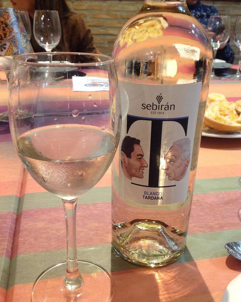 Maridamos con <a href="/Sebiran/">Bodega desde 1914</a> y su Blanco Tardana <a href="/Eduardofrechef/">@eduardofrechina</a>