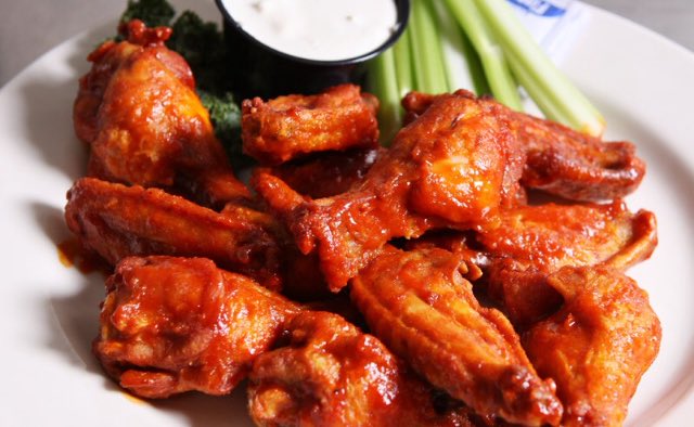 origin_thetorch's tweet photo. Anyone else hungry now? 🤗 Join us for Wing Night Thursday at Chicago's at 7! We've missed you guys! https://t.co/Oe6UUfkYnk