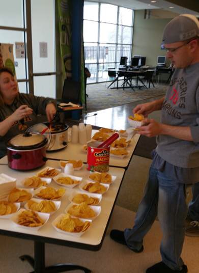 ATTDavenportIA's tweet photo. #Appreciate Week continues in Davenport with focus on "Nacho-Average Welcome" #KeepingitWarm&amp;Chippy #wedoitbest https://t.co/wuD8wRKkDC