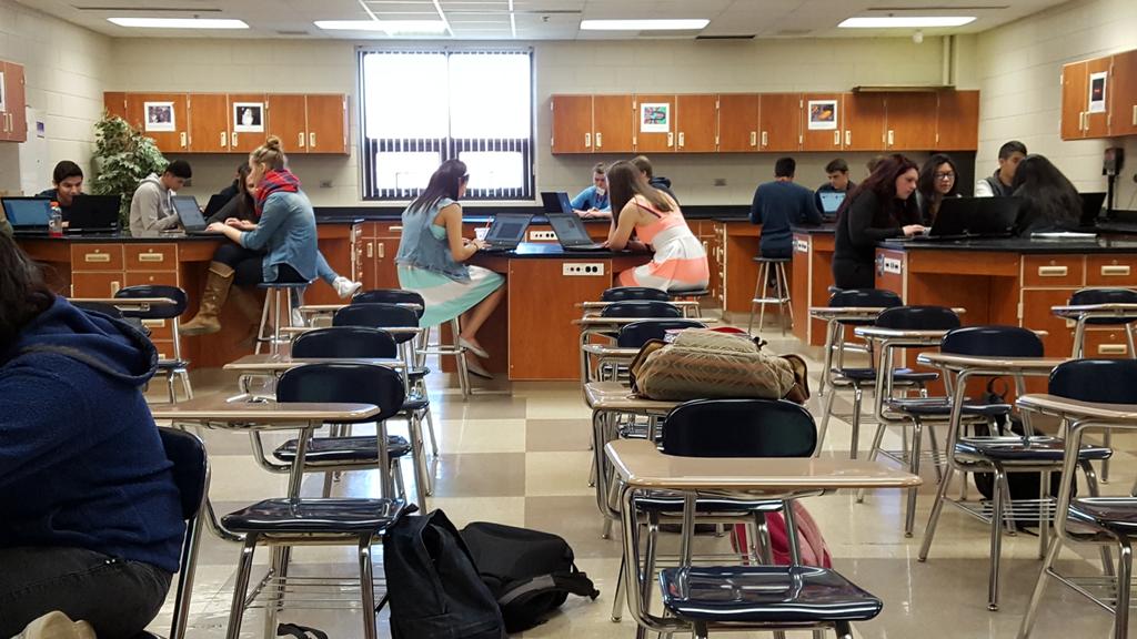 lbthorpe's tweet photo. #SEHS Physics students researching for sound project #SDU46 https://t.co/1erHBFPxhR
