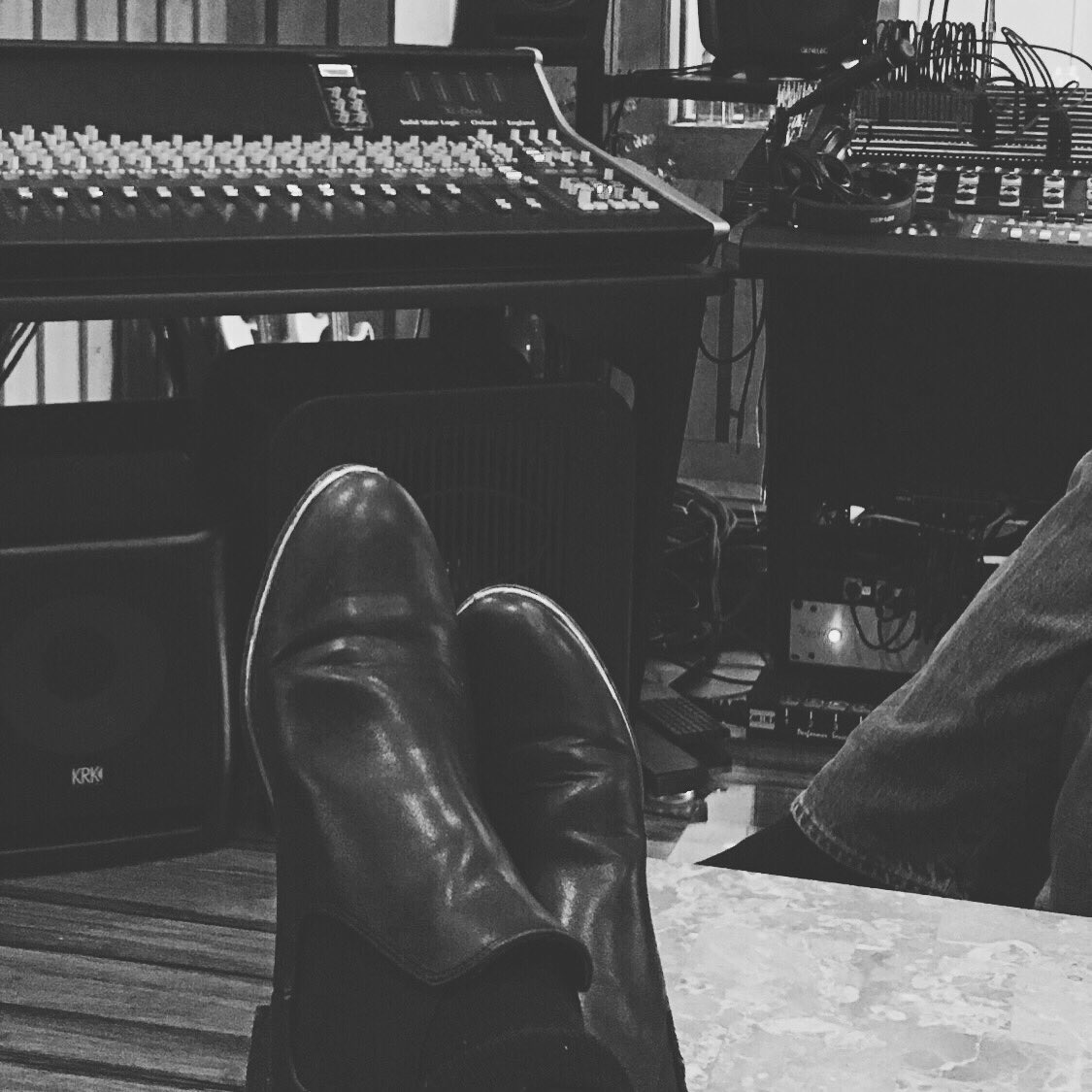band_kind's tweet photo. Listening to some awesome mixes #newartist #musicbiz #recordingstudio https://t.co/Wj4icW5eFR