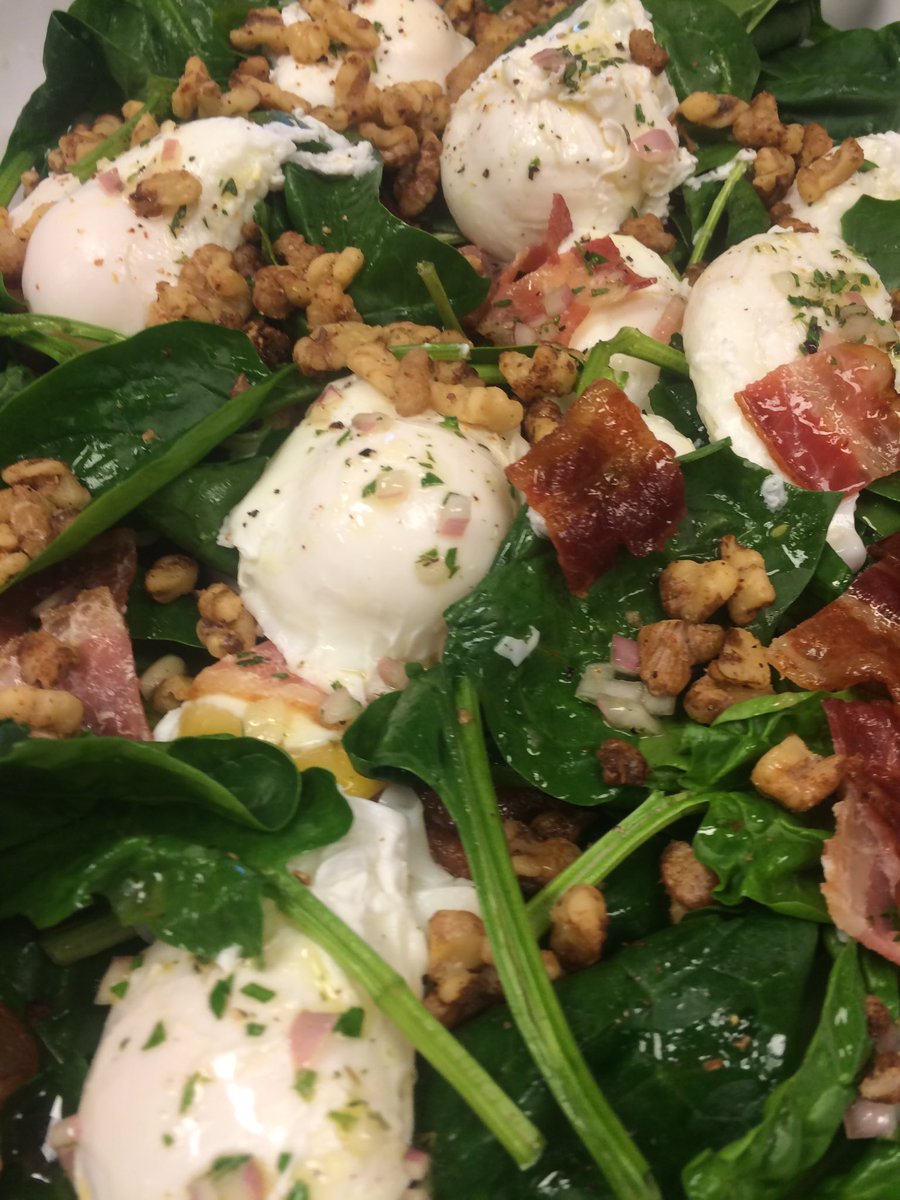 BonAppetitAbbey's tweet image. Whole leaf spinach salad w poached eggs, #cratefree bacon, guajillo chili candied walnuts /vinaigrette.
#seriouseats