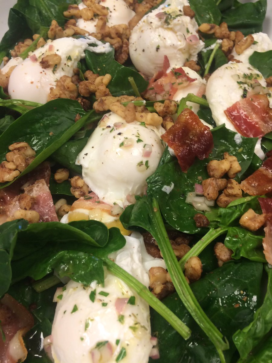 BonAppetitAbbey's tweet image. Whole leaf spinach salad w poached eggs, #cratefree bacon, guajillo chili candied walnuts /vinaigrette.
#seriouseats