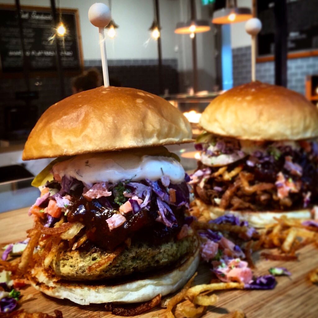 GRUBMCR's tweet photo. 16th April. Come down @RunawayBrewery for #GRUBFoodFair and get your chops round one of these from @lovethebeefer. https://t.co/kBliWdwedU