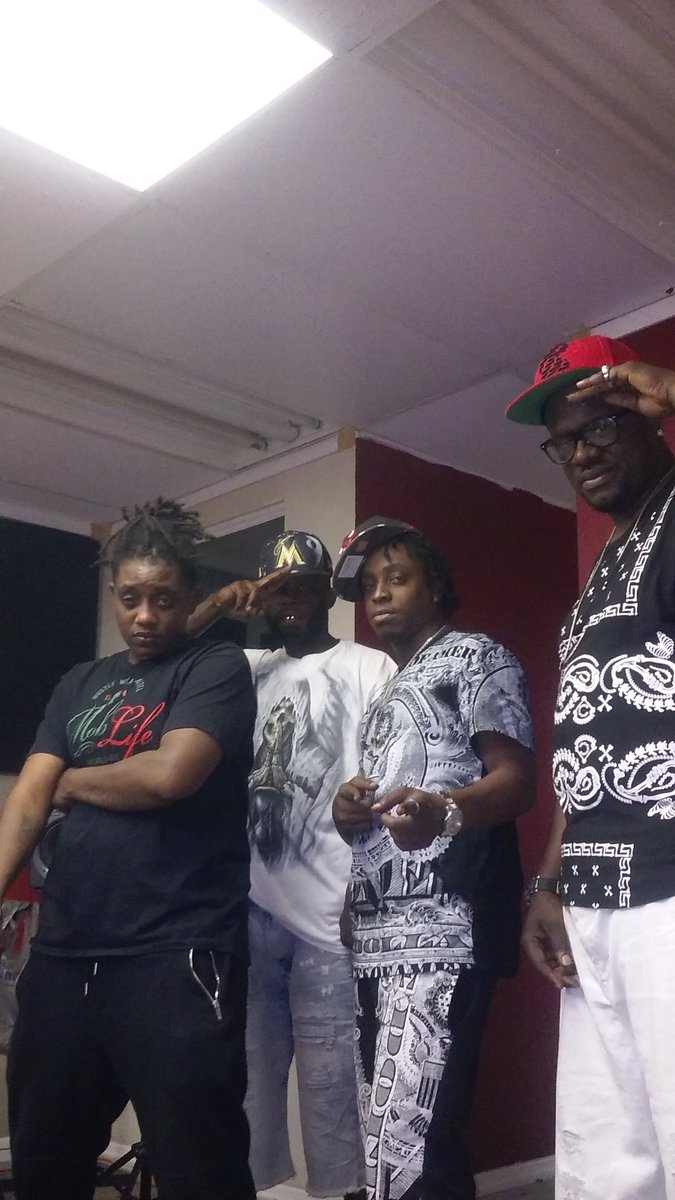 J_Lew_SelfRich's tweet photo. #studio #time #squad #SelfRich #love #da #squad #fan #page #promo #keep #in #tune https://t.co/yx1UDcHScT