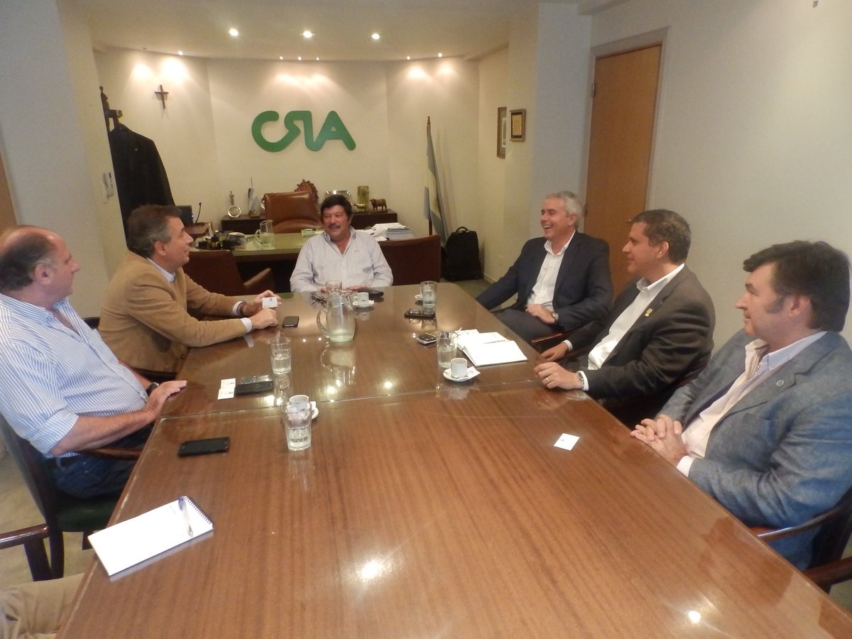 CRAprensa's tweet photo. Ahora Dardo Chiesa y @Jorge_Chemes reunidos con dirigentes de Asociación Rural del Paraguay @ARJP1 y @lmetchevehere https://t.co/uv9mkyMwMc