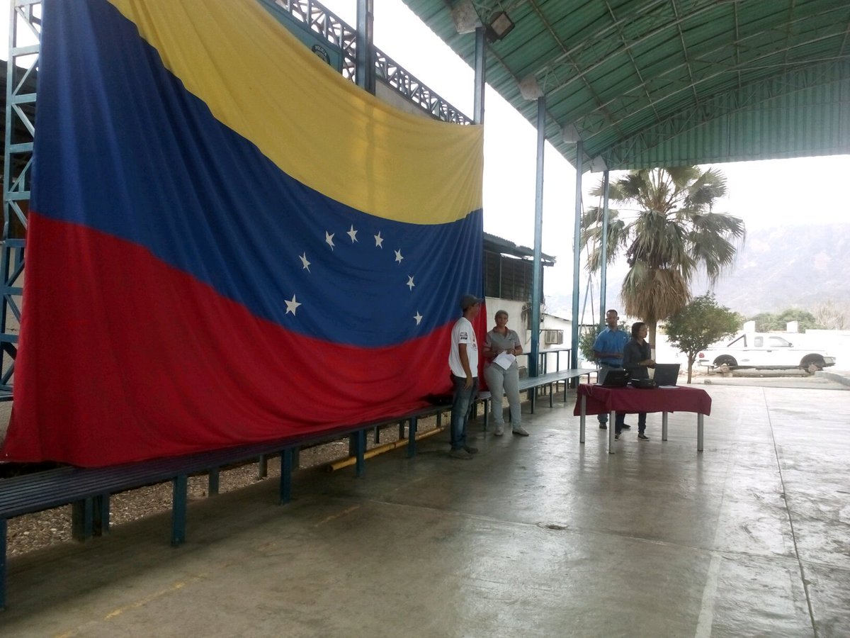 EmcomunaGuarico's tweet photo. Instalación del congreso de la patria #ConsejosComunalesYcomunas #Emcomuna #Fundacomunal #MinComunas #poderpopular https://t.co/8HWalGkc8V
