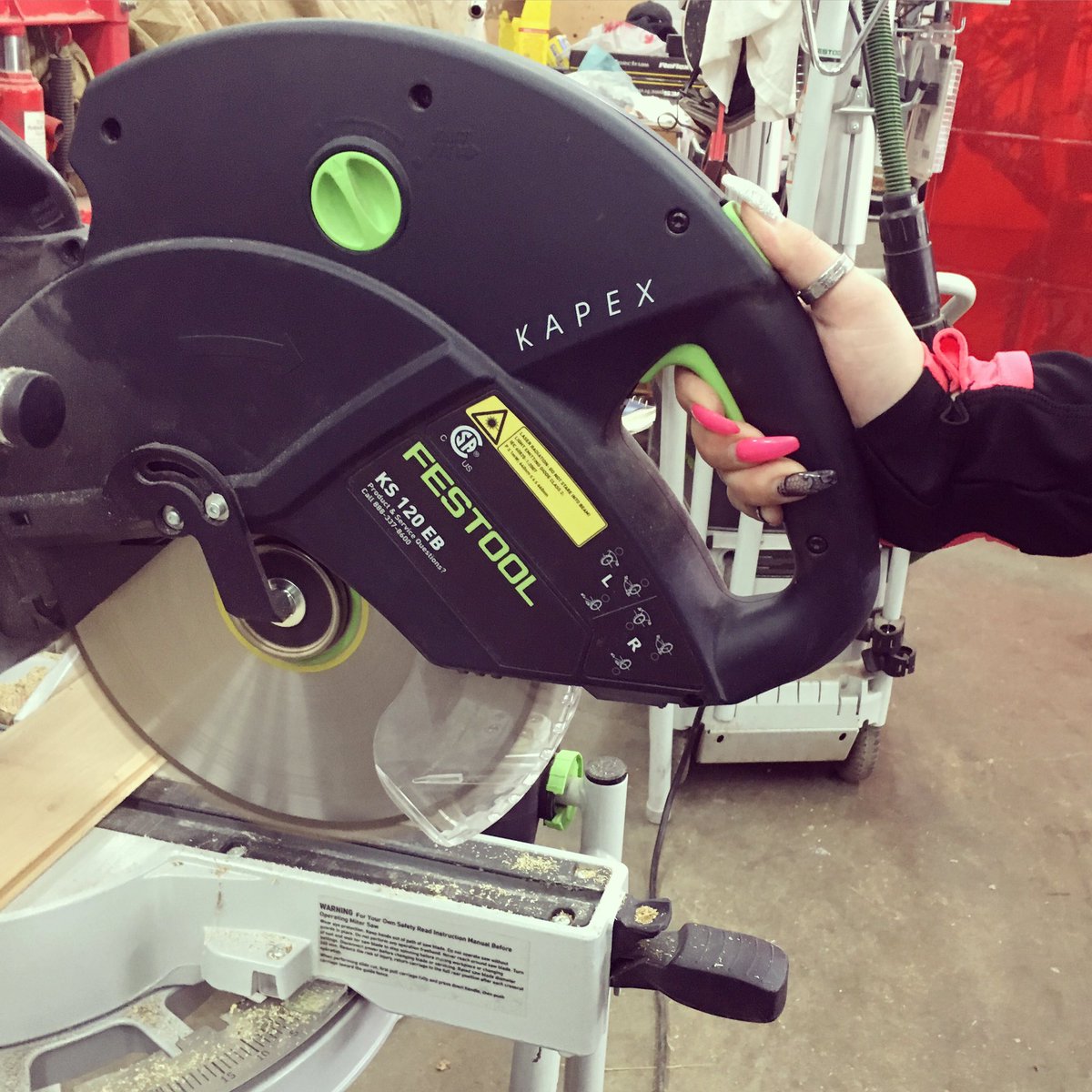 slamcools's tweet photo. @FestoolUSA #kapexchopsaw rocken some #yycnails https://t.co/935iTpzTTm
