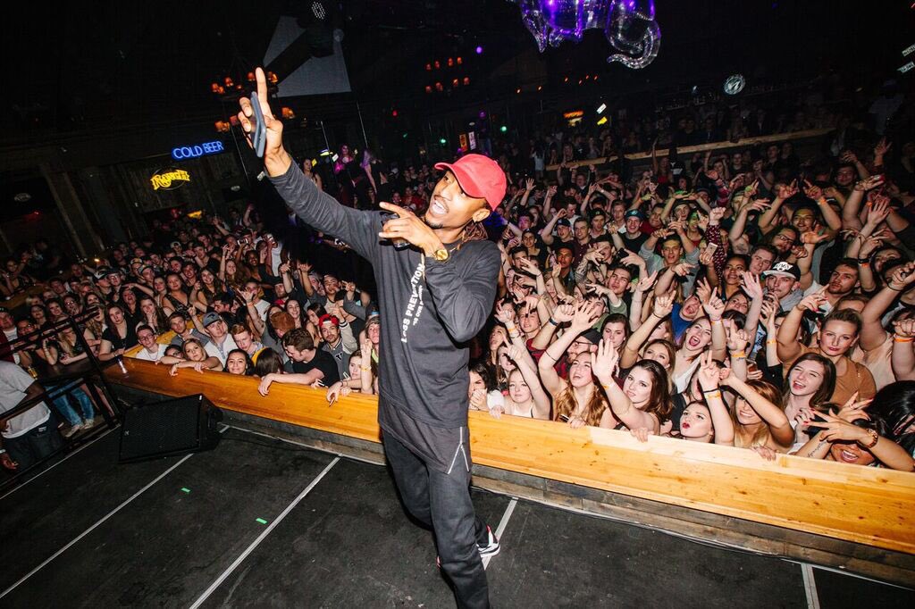 MartyGrimes's tweet photo. Club goin crazy in Canada 🔥 https://t.co/8coqwNOIcF