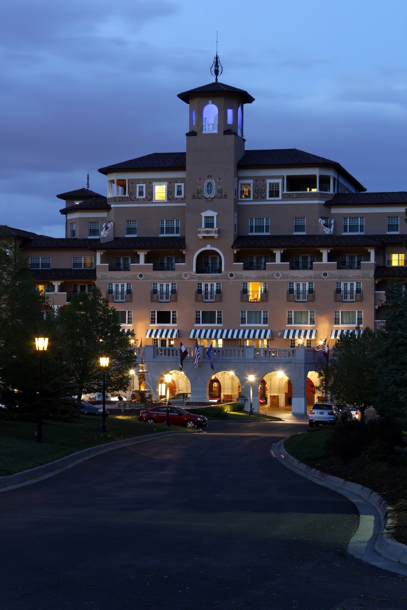 TheBroadmoor's tweet photo. Did you know Broadmoor West only uses LED lighting which lowers the lighting electrical consumption by 70%? #GoGreen https://t.co/cpCb3iV3Tg