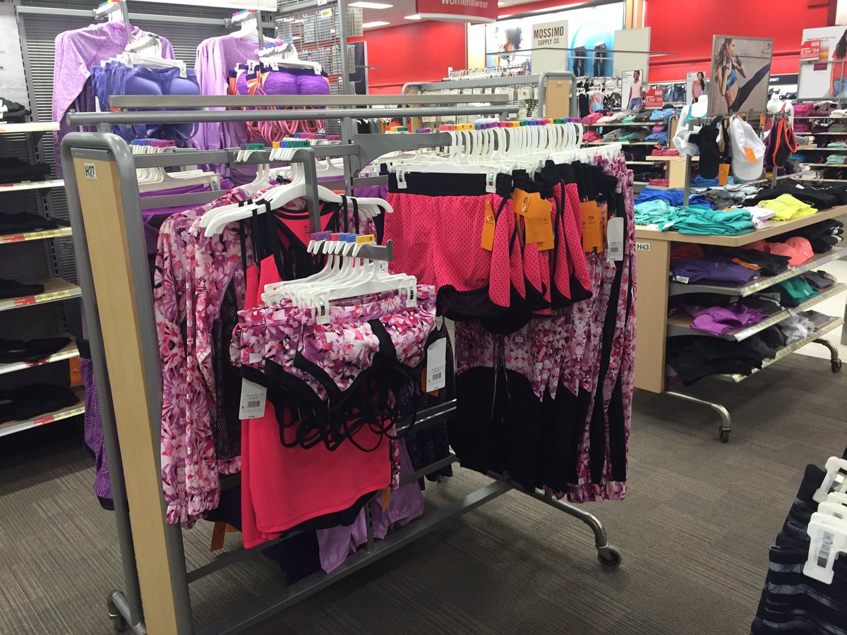 BuffoSarah's tweet photo. STL/ETLSF project for the day #ROYGBIV #nomorebottomdept @CaitlinADaley1 @cjacobson81 @leannewiborg @Jess_BurdickTGT https://t.co/YOcetBBaAr