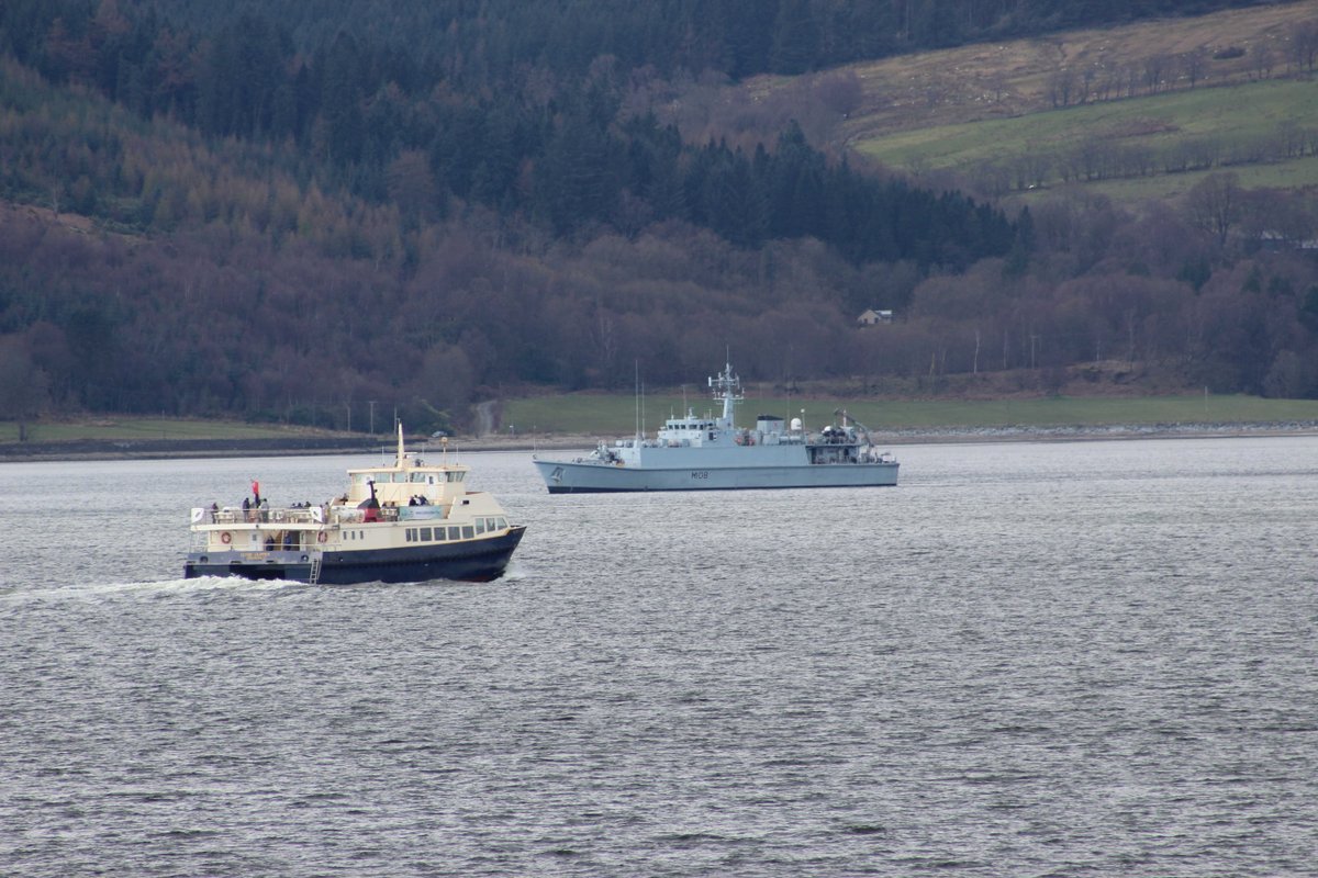 ArgyllSeaGlass's tweet photo. @NavyLookout HMS Grimbsy with #clydeclipper HMS Blyth on #LochLong #Argyll &amp; HNLMS Vlaardingen in distance #JW16 https://t.co/RS2CnpCxwy
