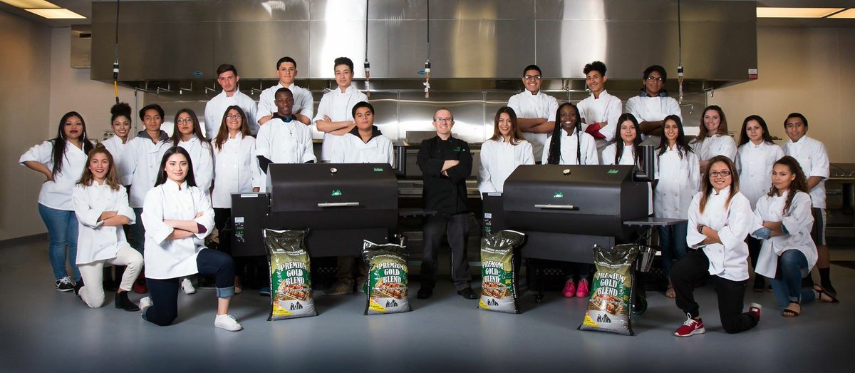 rooftopbbq's tweet photo. Thanks to Rancho High School &amp; "The Blades of Rancho" for being a part of Team GMG! @RanchoRamsLV @ChefPhillipDell https://t.co/Iy1fzSYsR7