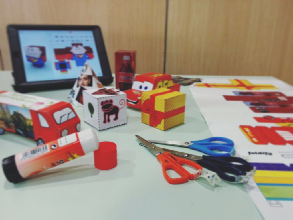 Qpertin's tweet photo. Crea la teva joguina en 3D-Biblioteca el Carmel (Juan-Marsé) #bcn #creativitat #3D #apprendrejugant https://t.co/NKmp6Qvlny