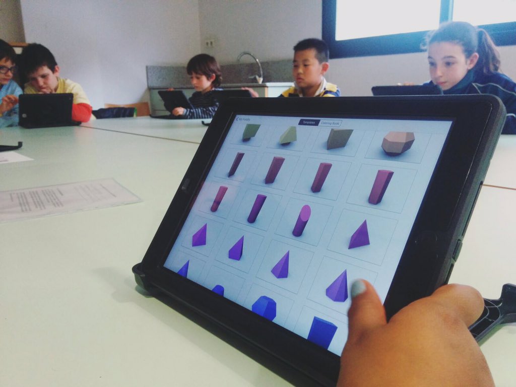 Qpertin's tweet photo. Crea la teva joguina en 3D-Biblioteca el Carmel (Juan-Marsé) #bcn #creativitat #3D #apprendrejugant https://t.co/NKmp6Qvlny