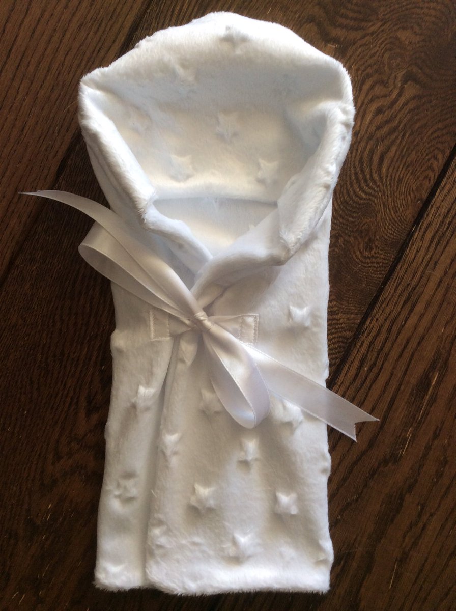 Kleine wikkeldoekjes voor een overleden premature baby.....handgemaakt met liefde!