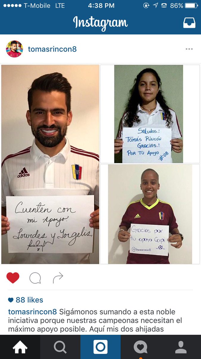 MecheCelta's tweet photo. @TomasRincon5 no podía quedarse atrás, él también se convirtió en padrino de dos jugadoras de la #Sub17 #Vinotinto https://t.co/29RIF4phvh