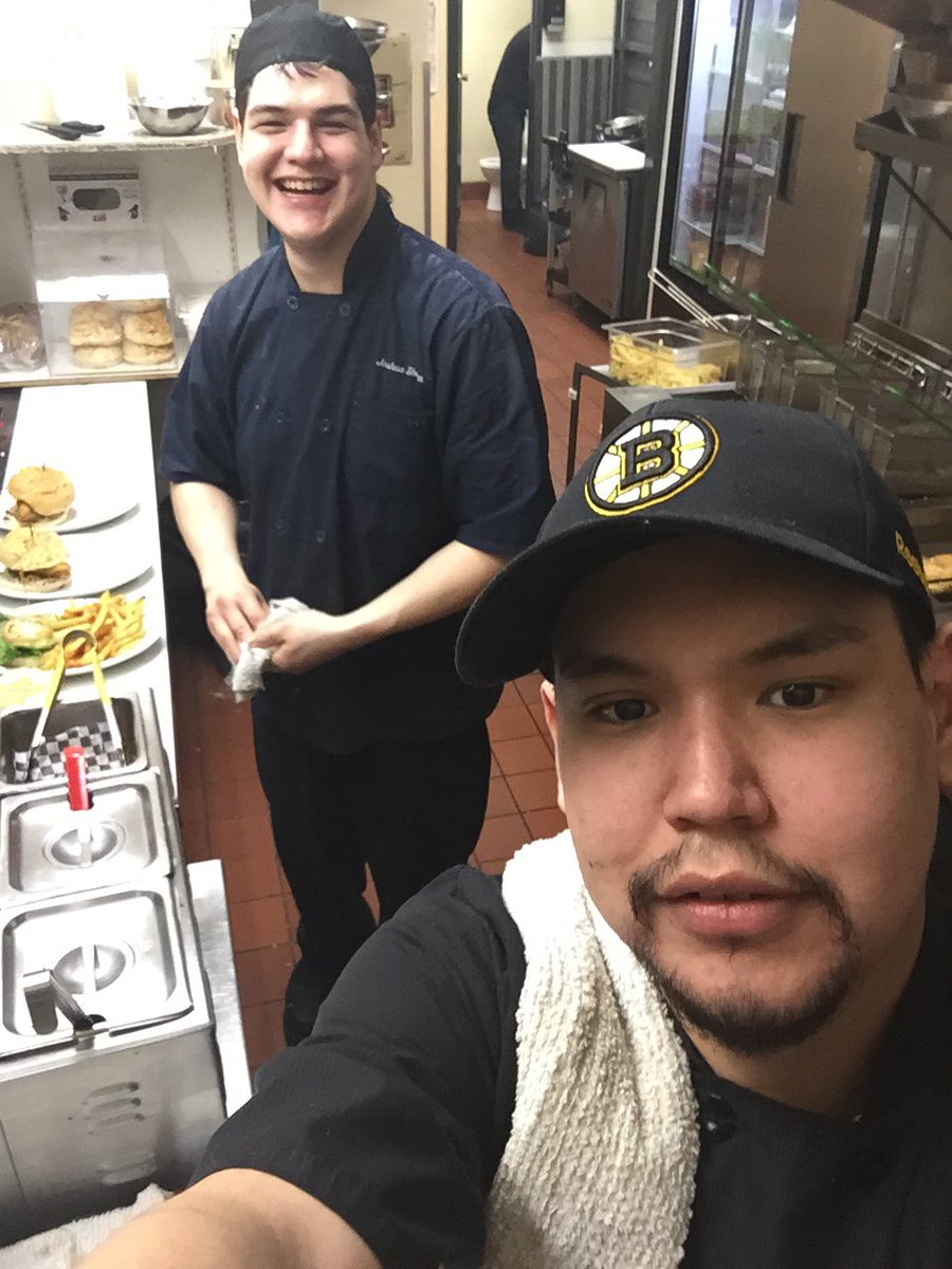 alexcee07's tweet photo. Solid unity here perfect team we are the faces of the #new generation #cheflife #teamwork #hardworkingdad #linecook https://t.co/4mlUL2lhot