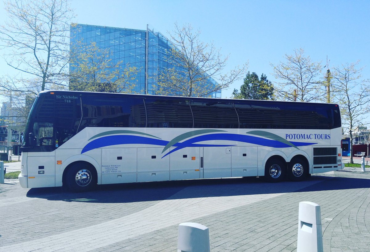 potomactoursllc's tweet photo. #potomactours visiting @NatlAquarium in #Baltimore w/ a @BrightsparkTour group fr #SouthernCalifornia. #8thgradedc https://t.co/TsznE8TaWm