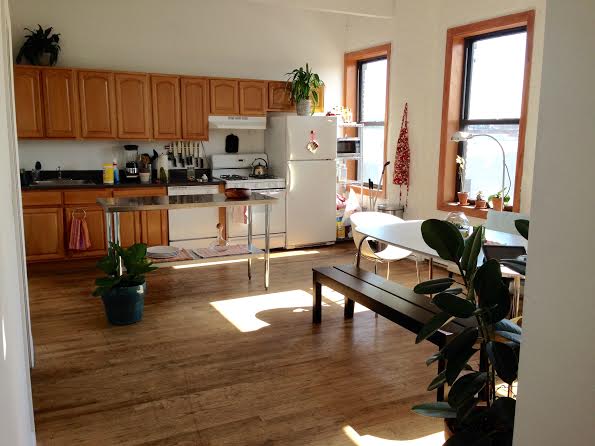 RoomProvider's tweet image. 1 bdr in Williamsburg May 1st  goo.gl/om2UkT  Thats good place and comparable Private  room