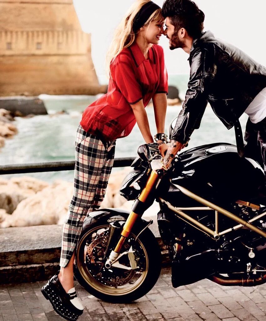 Aline_shmpt's tweet photo. THE NEW VOGUE PHOTOS OF GIGI AND ZAYN ARE SO PERFECT, OMG 😍😍 https://t.co/oauZGxoGbL
