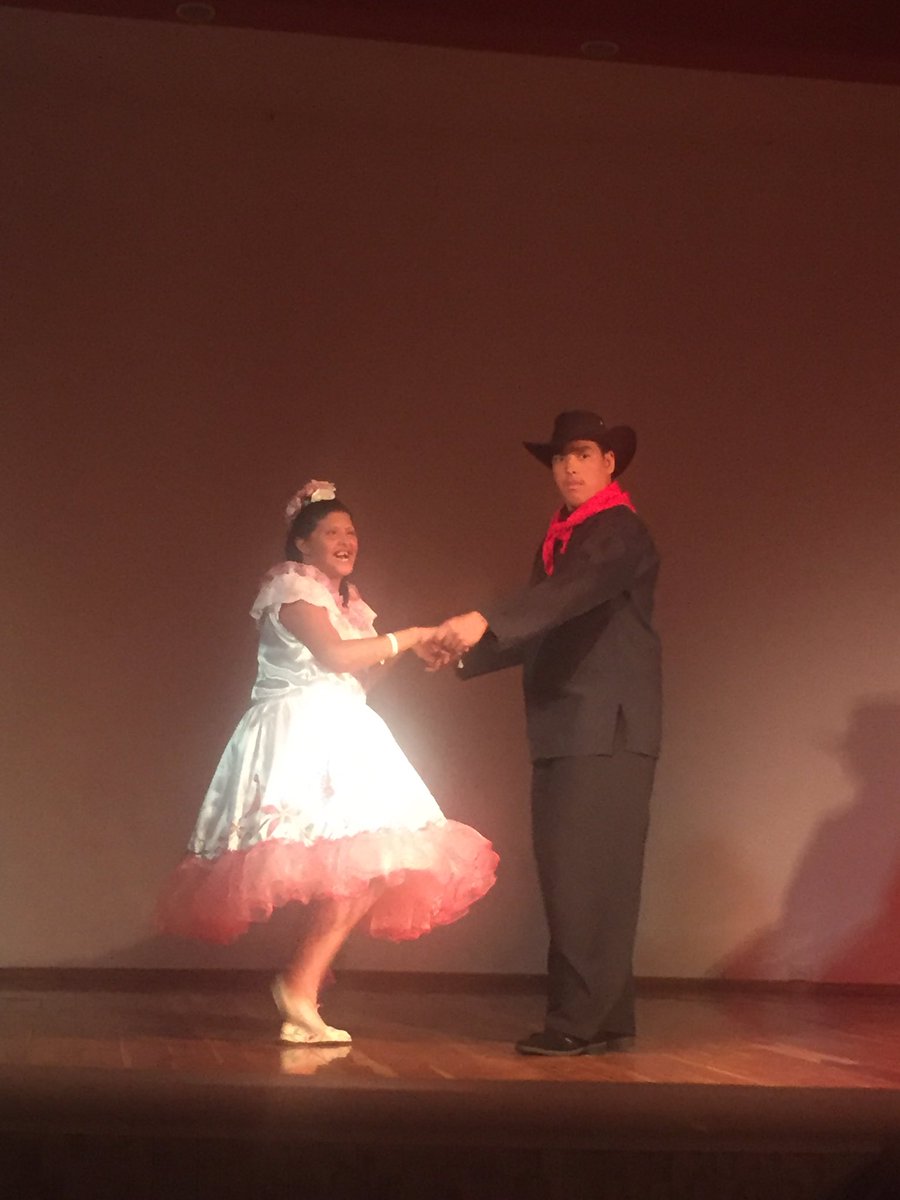 osmanroalopez's tweet photo. Qué alegría poder acompañar a estos angelitos en sus presentaciones de danza. #arteFIDES #todoesposible https://t.co/ixNW8SteFS
