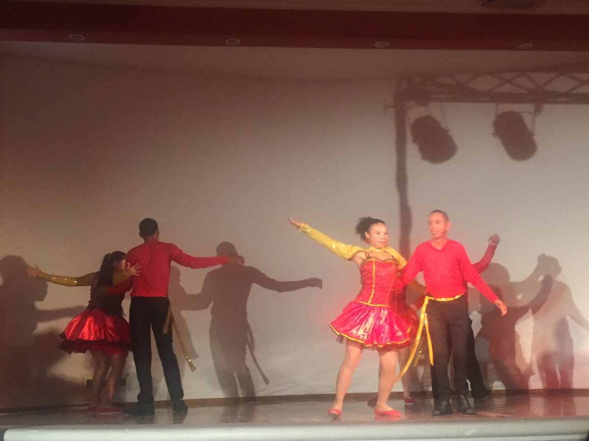 osmanroalopez's tweet photo. Qué alegría poder acompañar a estos angelitos en sus presentaciones de danza. #arteFIDES #todoesposible https://t.co/ixNW8SteFS