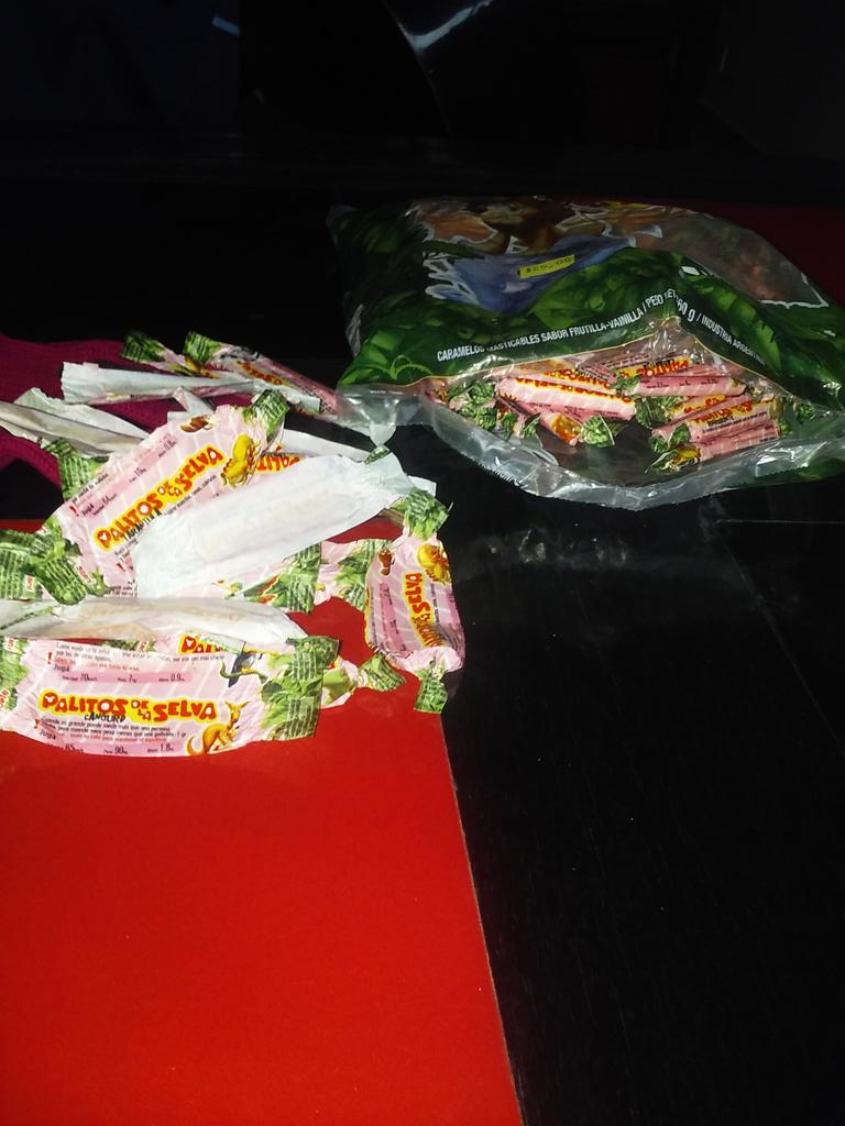 Julydelagente's tweet photo. Palitos de la selva muchos muchos #guleando https://t.co/ITgAe52OAk