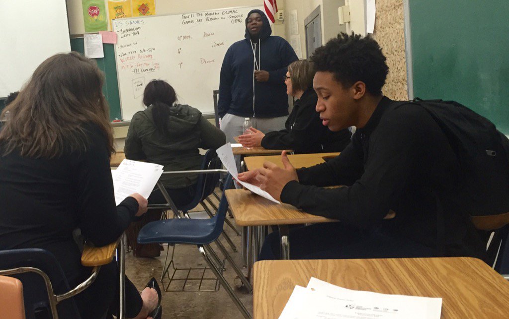 UCStarbucks's tweet photo. Watch out YCO! @District825 leaders connect with students at Euclid High with Y.O.U.! #a35serves #extrashotofgood https://t.co/nDLESIHmVr