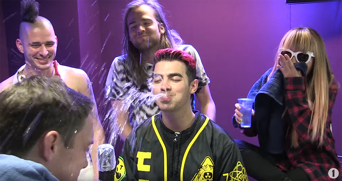 DNCE's tweet image. THANKS FOR GETTING US WET, @SCOTT_MILLS 💦💦💦

WATCH OUR #INNUENDOBINGO ON @BBCR1: youtu.be/-Ix0lOnN9HA