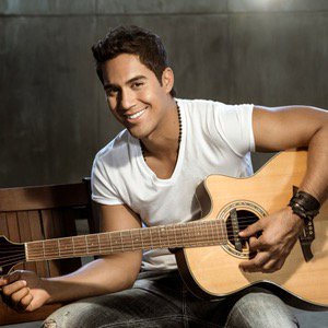 vibra_latina's tweet photo. listening '  Dame una Oportunidad  -   Rigu' on Vibracion Latina @rigumusic  https://t.co/siRpGWfOsk https://t.co/l4NqziPu7v