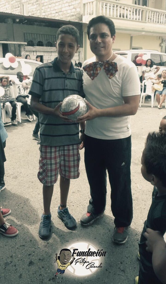 Muchas gracias Ab. Juan C Carmigniani y amigos por este aporte a la Fundacion Felipao <a href="/FelipaoCaicedo/">Felipe Caicedo</a> <a href="/chalo_vargasr/">Gonzalo Vargas</a>