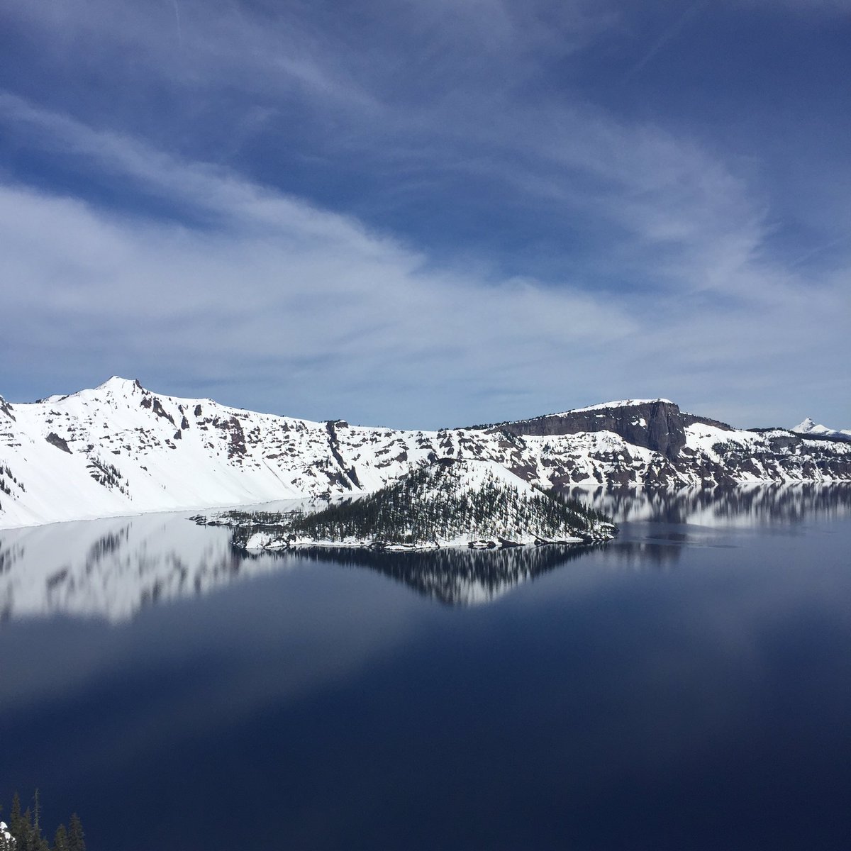 Laakea_Photo's tweet photo. Crater Lake, OR. Fortunate to have good weather #roadtrip #lostthemap #wanderlust #TravelTuesday https://t.co/wKkh41Dyp5
