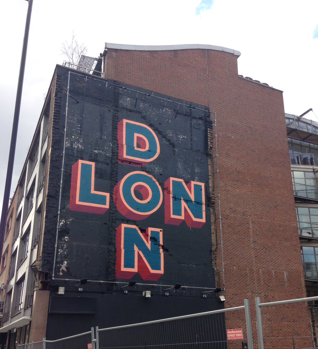 LocaelaTravel's tweet photo. #BackInLondon https://t.co/oJfHGWjCWS