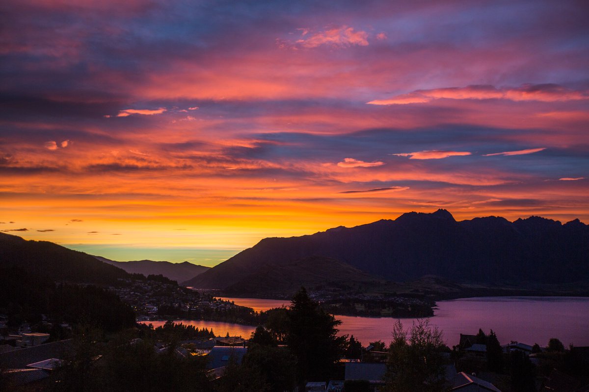 クレア Woolykiwi クィーンズタウン はまるで 油絵 のような朝焼けを披露してくれました 秋 ニュージーランド Daxon T Co Frypq9qq1z 綺麗ですね
