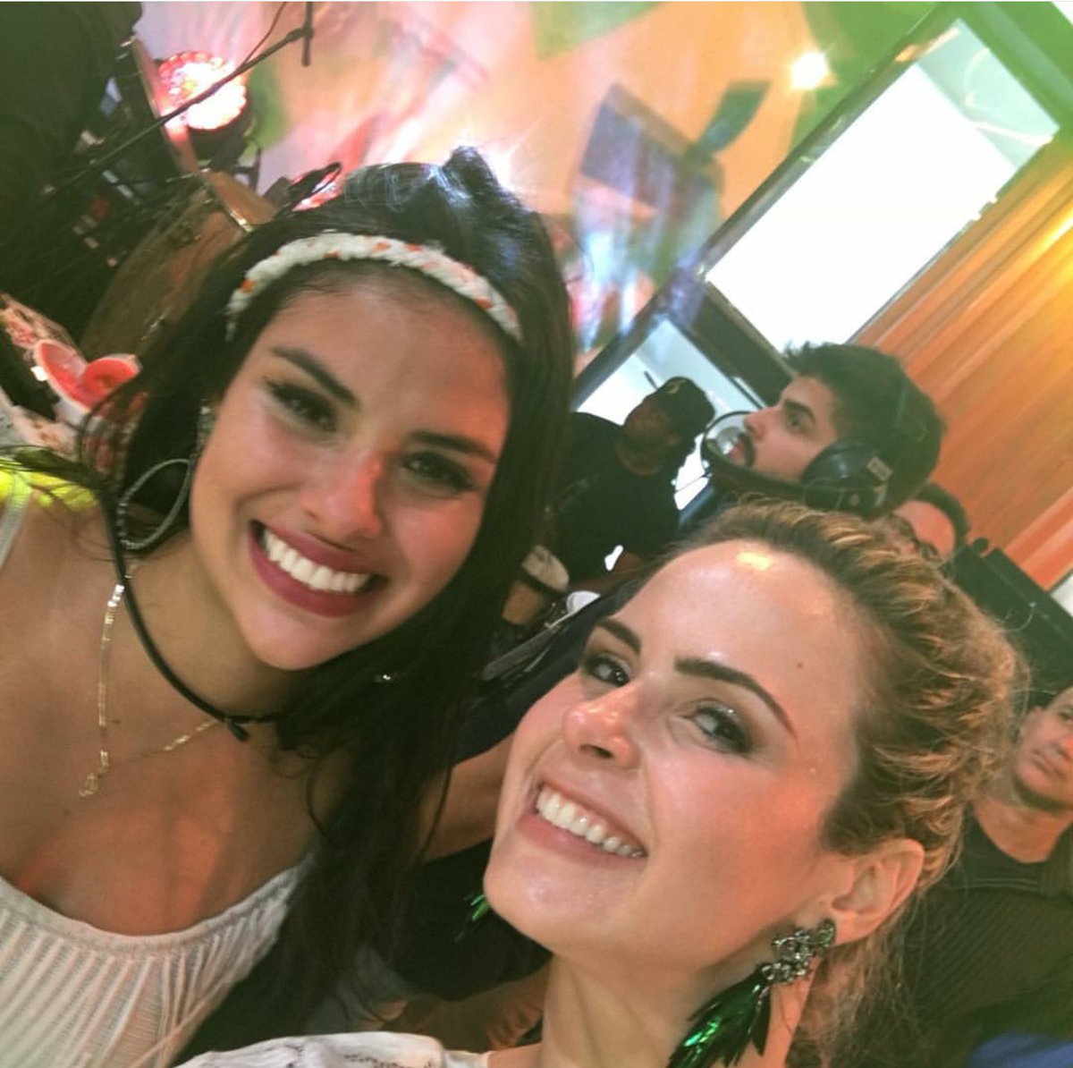 RebecaFelizate's tweet photo. Nem precisa de legenda. ♡ divas #MunikCampea https://t.co/cIWKI4OWSA