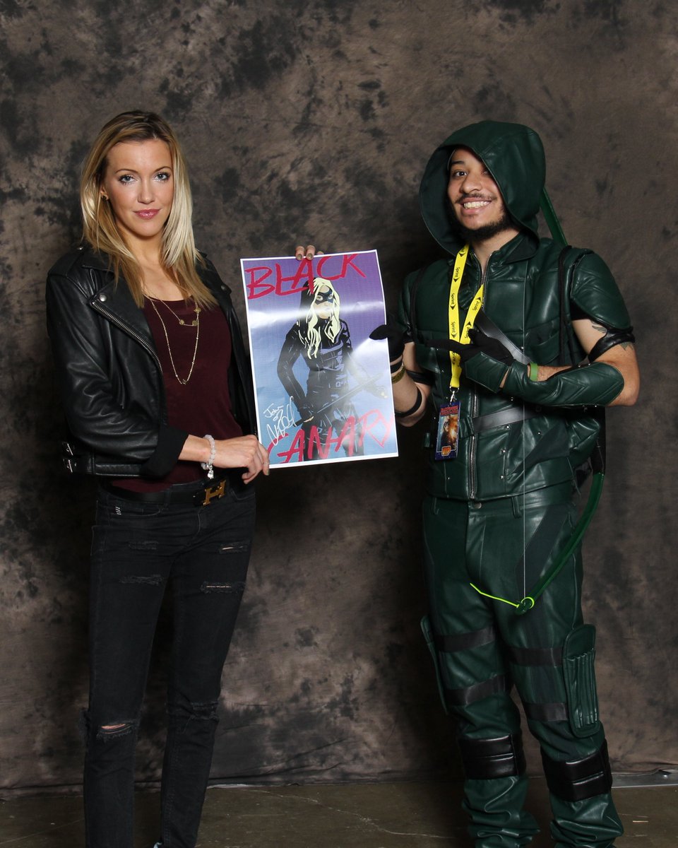 BlackHispanic_'s tweet photo. That sad moment when my pic with Katie from #BCC2015 is more comic book accurate #NoLaurelNoArrow https://t.co/B5KhLrLXCX