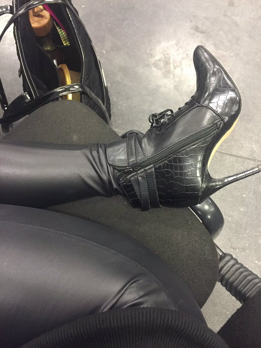 WorshipNikkiNex's tweet photo. Goddess Nikki's heal is bigger than my cock. I wish she would bust my balls open with these heals #NikkiNext https://t.co/ogSJnFbmUR