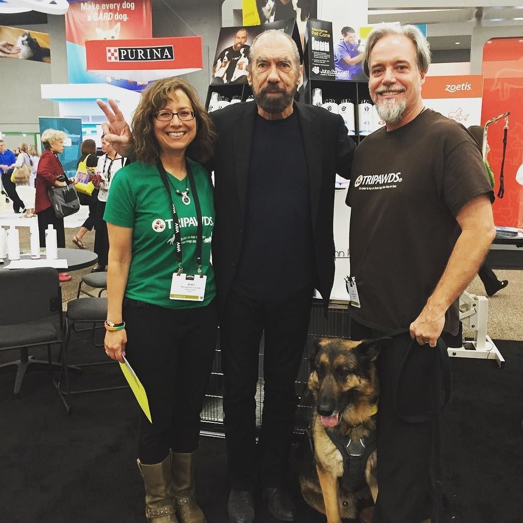 Tripawds's tweet photo. #jppetfan Team #Tripawds and spokesdog Wyatt Ray happy to meet JP in the #johnpaulpet booth at #aaha2016 https://t.co/8fm0aOPBgz