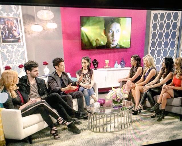 SineaddeVries's tweet image. And how amazing was #shadowhunters finale? Tune in to #SuperfanSuite this Friday! @FreeformTV @ShadowhuntersTV #bts