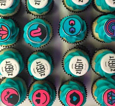 ziggitstyle's tweet photo. How delicious do these cupcakes look? Thanks for the shot @Chezvalois #ZiggitPressEvent https://t.co/kxRlbhTrZg