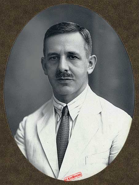 J.M. Valkenburg, sekretaris pemerintah (Hindia Belanda) di sekretariat umum Bogor sekitar tahun 1920 #CeritaBogor