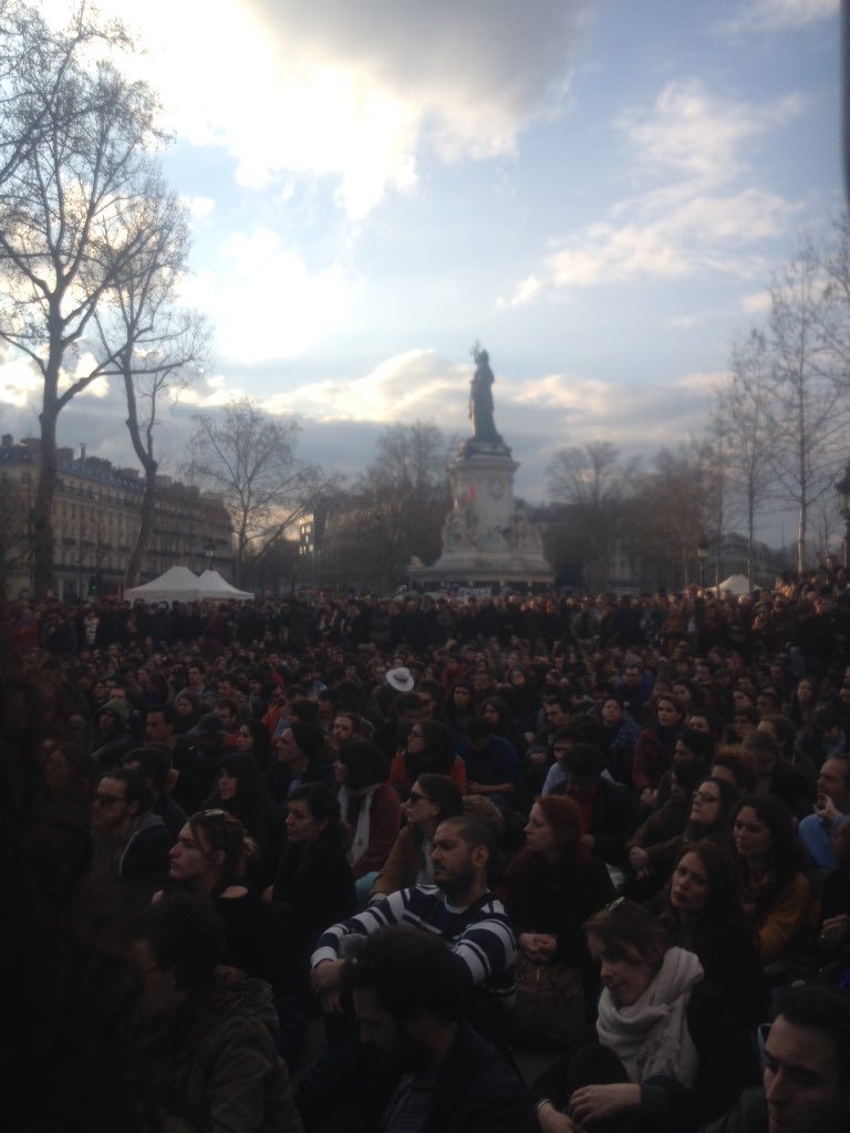 mcchardonnet's tweet photo. #NuitDebout : "De plus en plus de monde adhère au mouvement en ce
#35mars (calendrier des #indignés)" #Republique https://t.co/ZEExQQCDSB