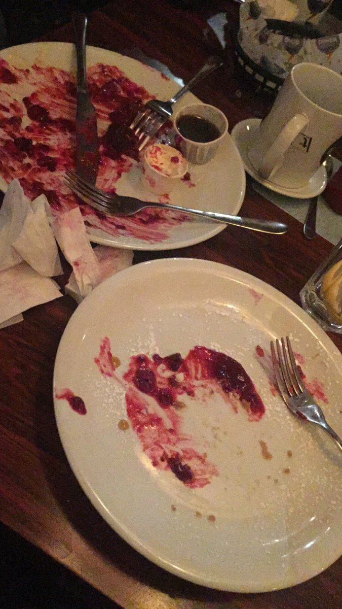 laura_hirai's tweet photo. We all need a big cheat dessert at 23:40 😋 #raspberrycheesecake #redvelvetpancake https://t.co/EeqZlGUXkD