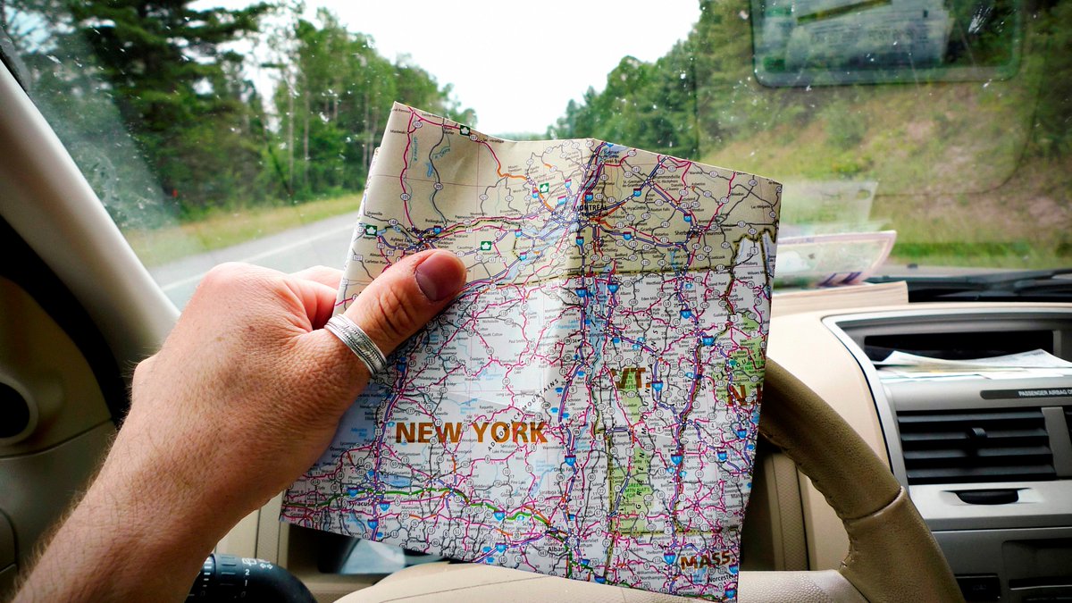 A dusty trip как ехать. Путешествие на машине. Путешествие карта машина. Карта бумажная дорог. Путешествие на машине по России.