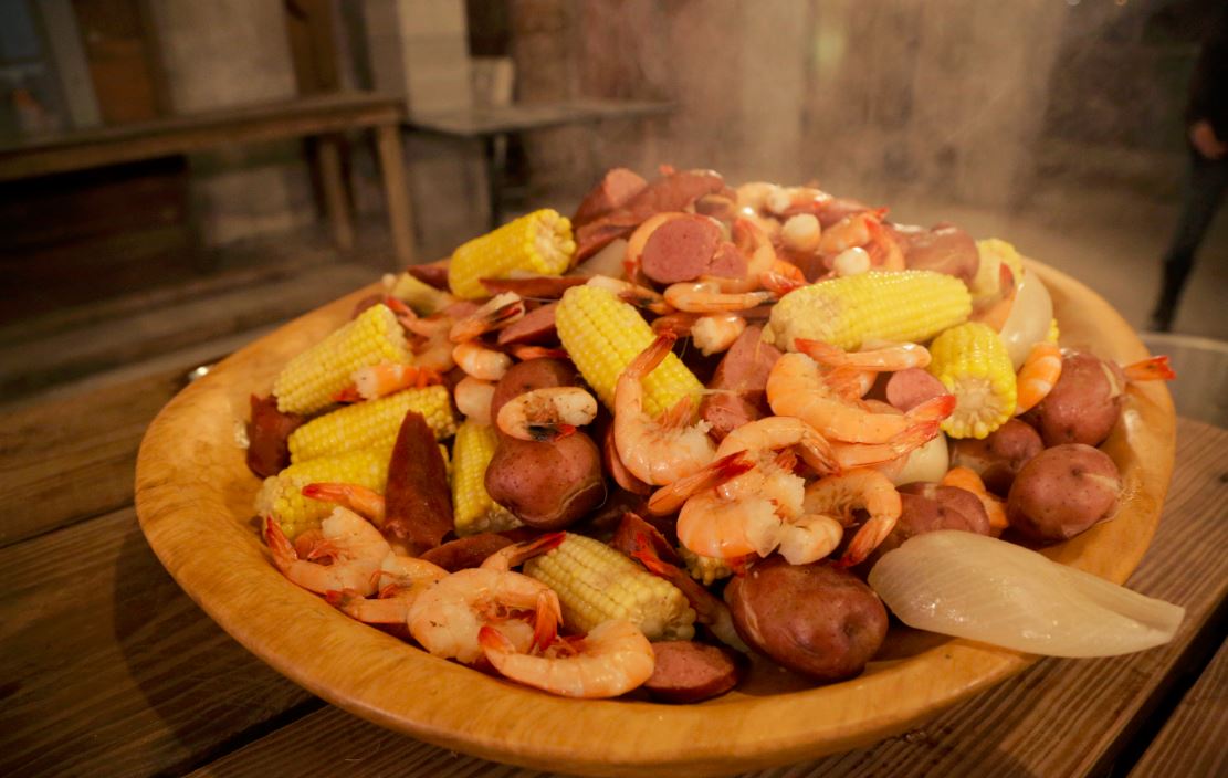 Explore the iconic dishes of #Charleston, a city known for its coastal classics TONIGHT at 9|8c! #BizarreFoods
