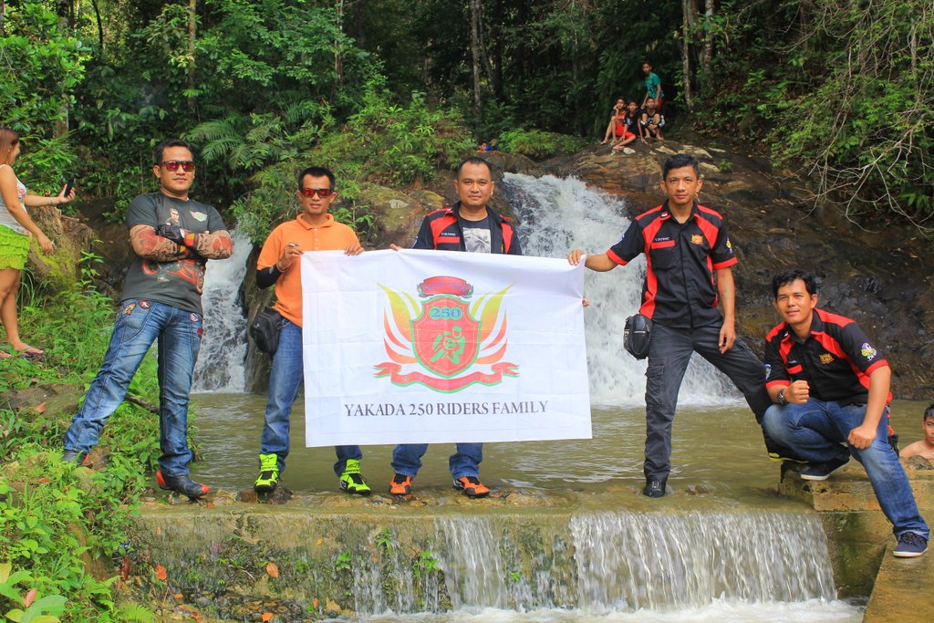 NofMunafri's tweet photo. Yakada 250 RF goes to Dabo - Lingga ( Air terjun Batu ampar )
#Dabosingkep #Kablingga https://t.co/n5hLpU2CCZ