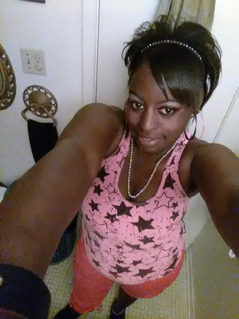 ShandalynHender's tweet photo. Me Being so sexy today feeling I'm pretty  so   more my Make up  
#kissmelikenobodyswatching #Hot 
@#Tweet 😊😍💋👅👀❤💪💯✌ https://t.co/qU4Rm0NlBT